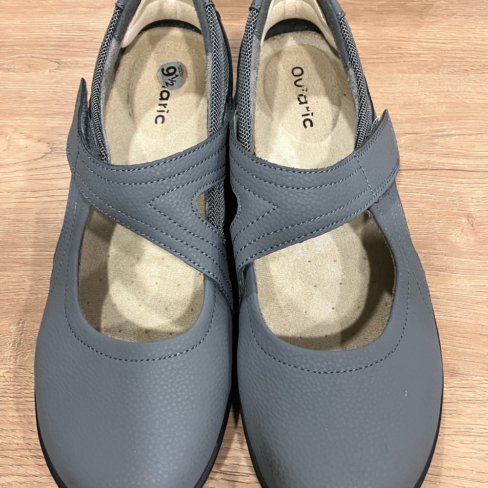 Women's Gray Flats